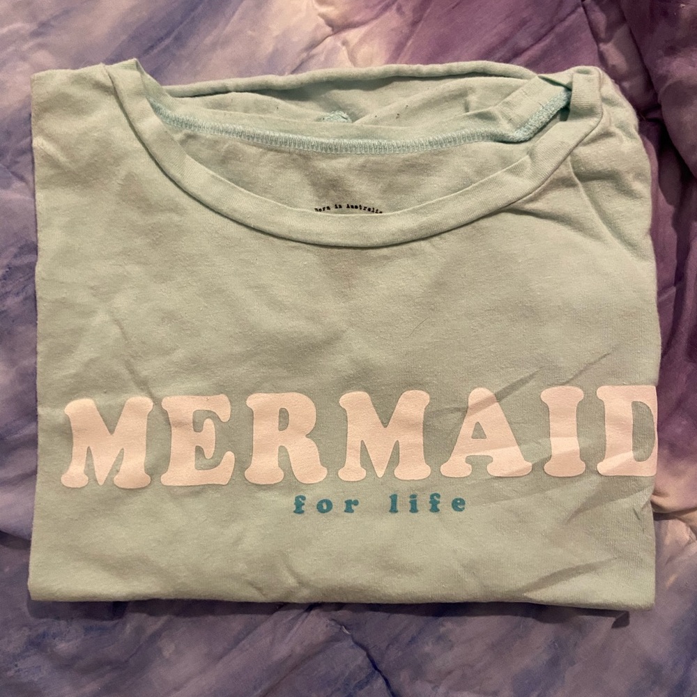 billabong cropped tee